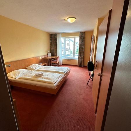 Gasthaus - Hotel Neue Post Meitingen Exteriör bild