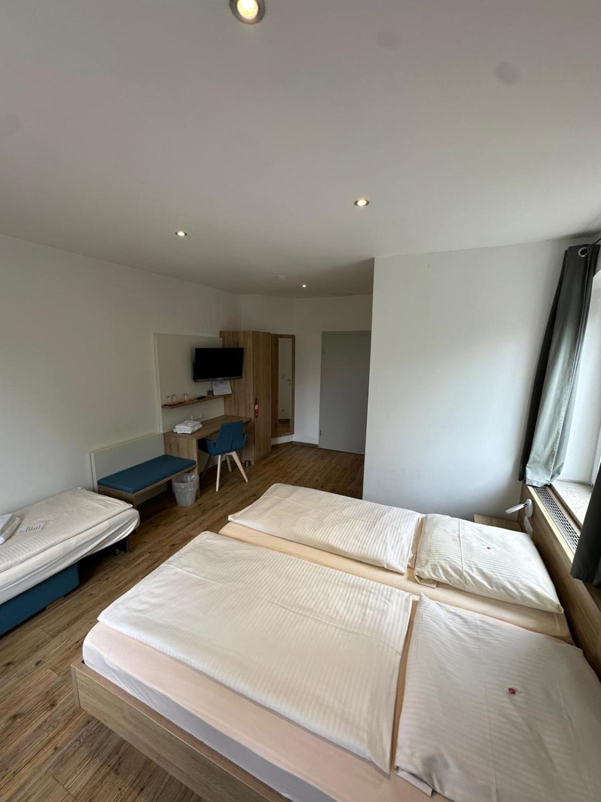 Gasthaus - Hotel Neue Post Meitingen Exteriör bild