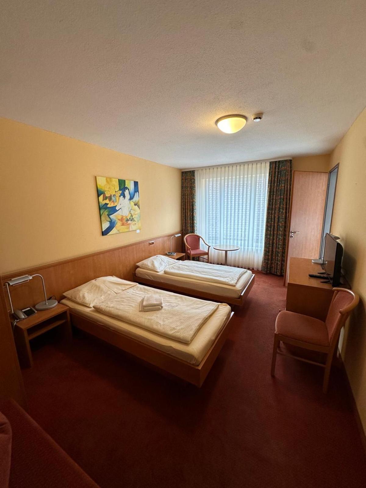 Gasthaus - Hotel Neue Post Meitingen Exteriör bild